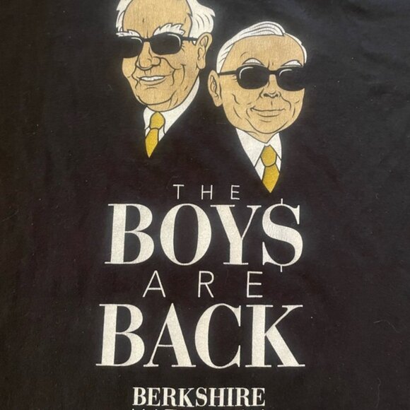 2022 Berkshire Hathaway The Boys are Back T Shirt Men’s Medium - Picture 3 of 5